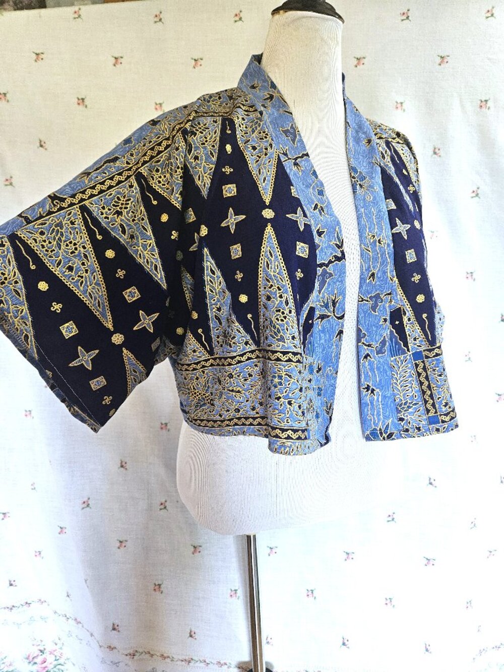 Size L Cropped Kimono Sleeve Cardigan Blue NEW